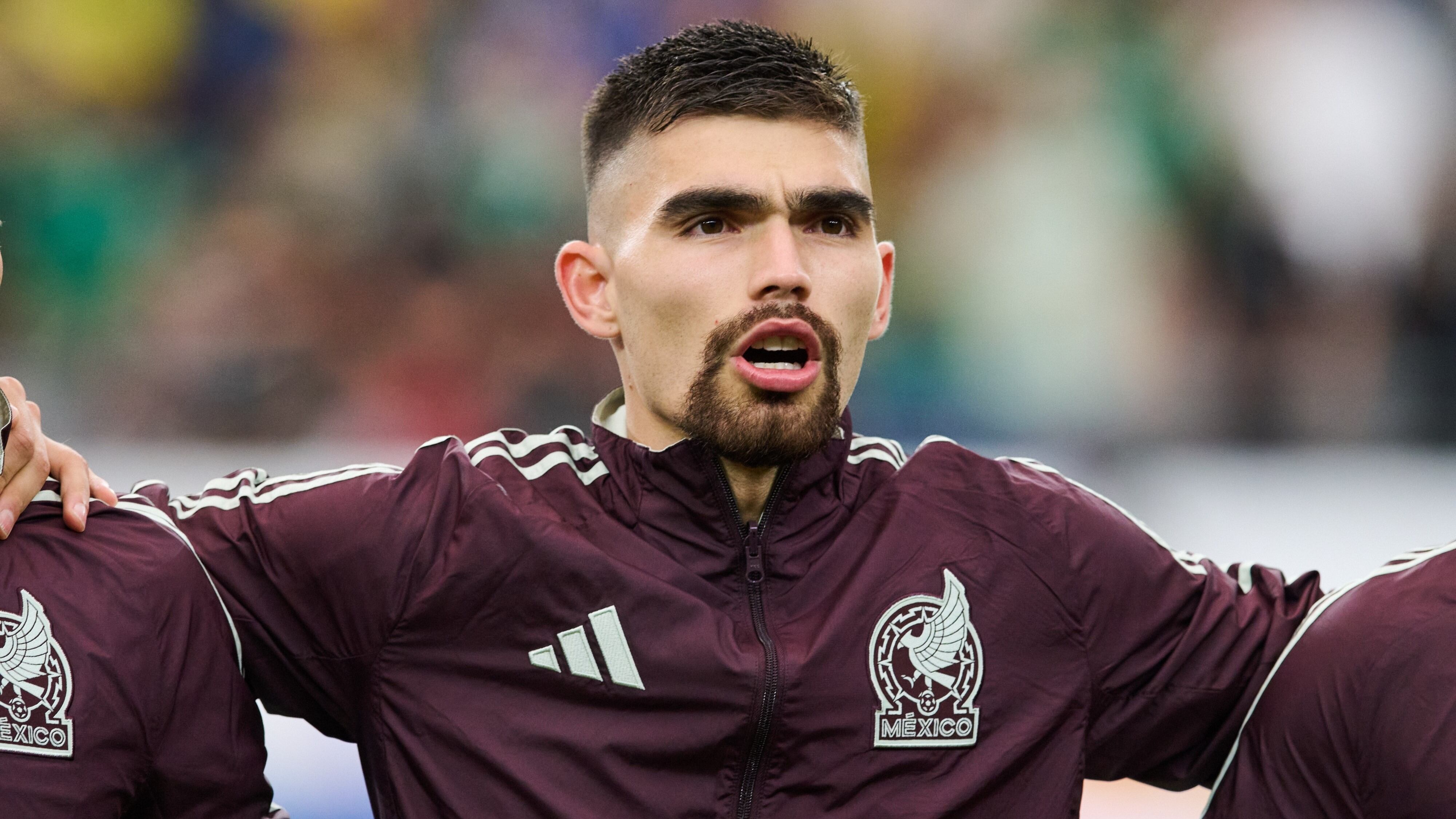 ¿Se va de Italia? Genoa toma importante decisión sobre Johan Vásquez tras recibir ofertas por el mexicano