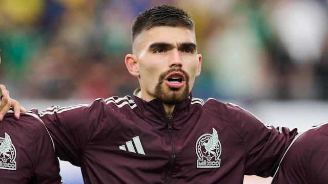 Genoa toma decisión clave sobre Johan Vásquez tras ofertas por él