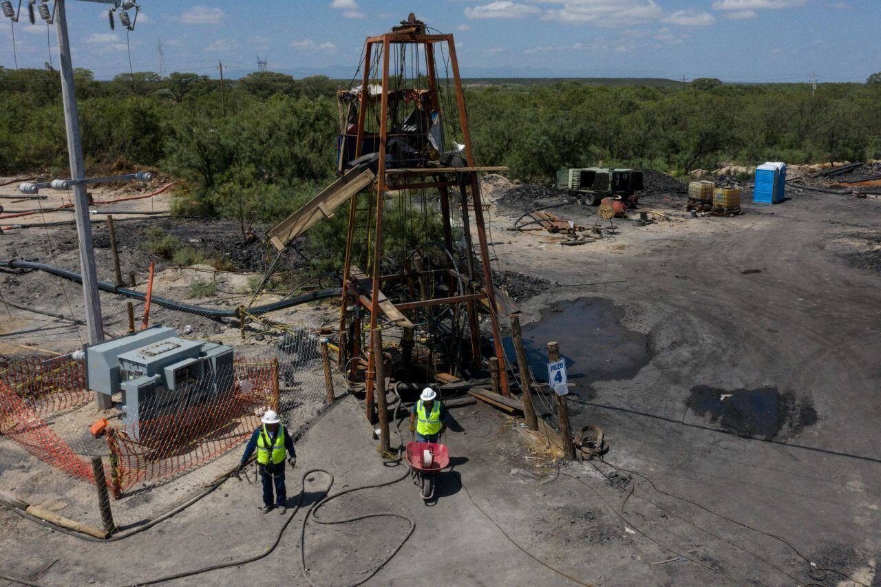 Trabajos de rescate en Sabinas, Coahuila