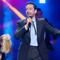 Luis Gerardo Méndez sorprende cantando en los Premios Platino (VIDEO)