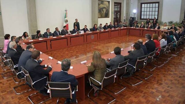 Peña Nieto recibe en Los Pinos a dirigencia saliente del PRI