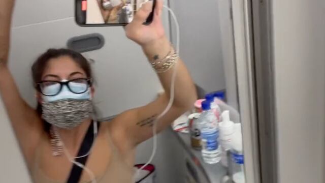 Pasajera con Covid-19 en avión
