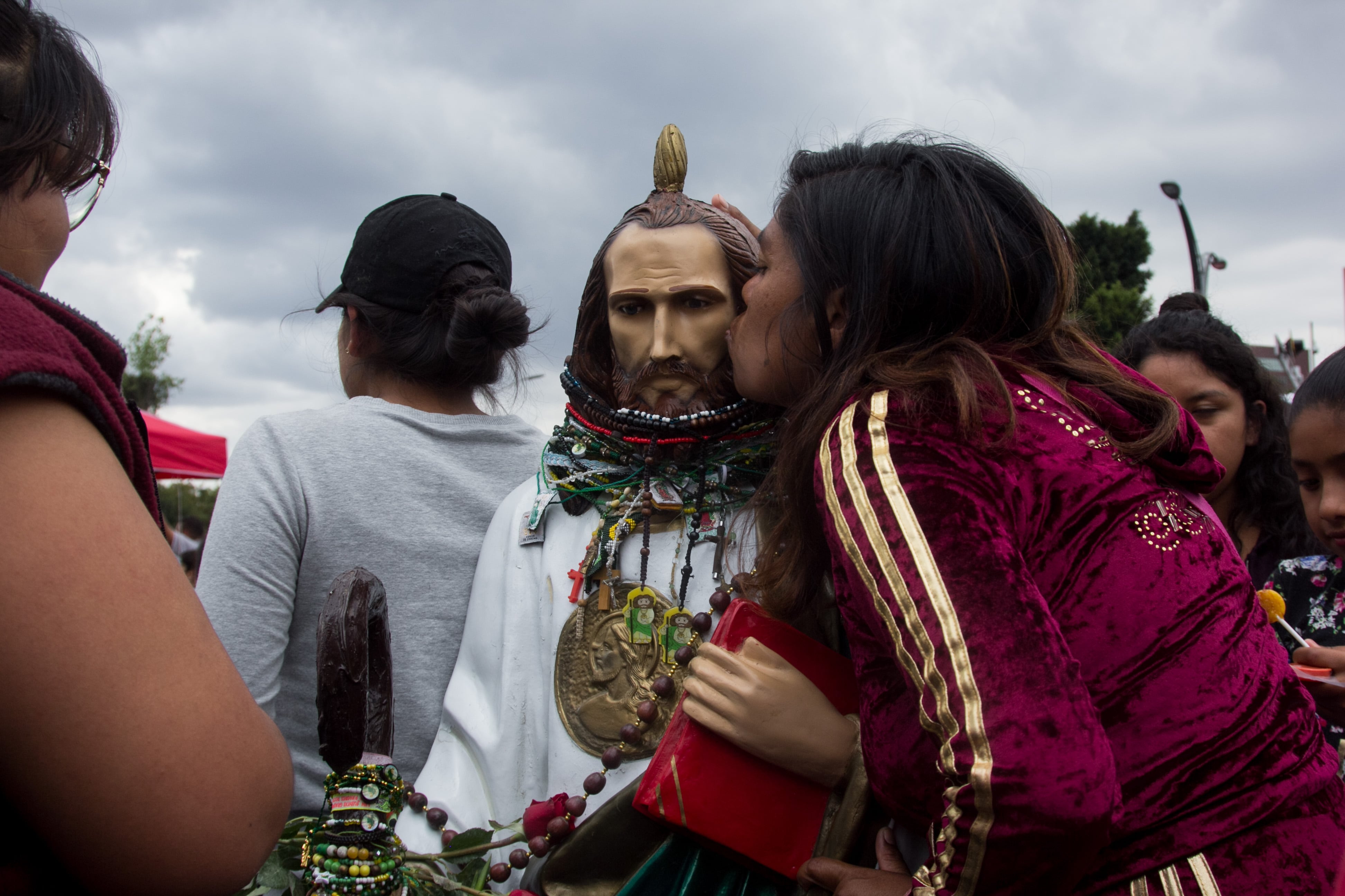Cientos de personas acuden año con año a la Iglesia de San Hipólito para conmemorar a San Judas Tadeo