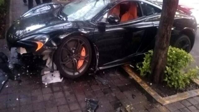 Chocan un McLaren de lujo en Polanco y lo abandonan