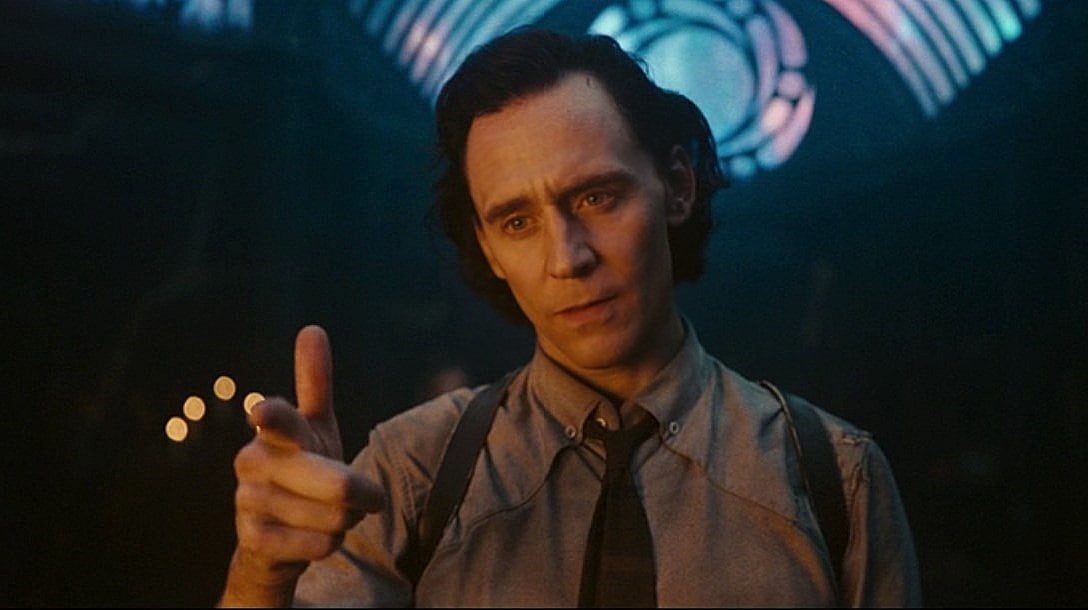 Tom Hiddleston como Loki en la serie de Marvel