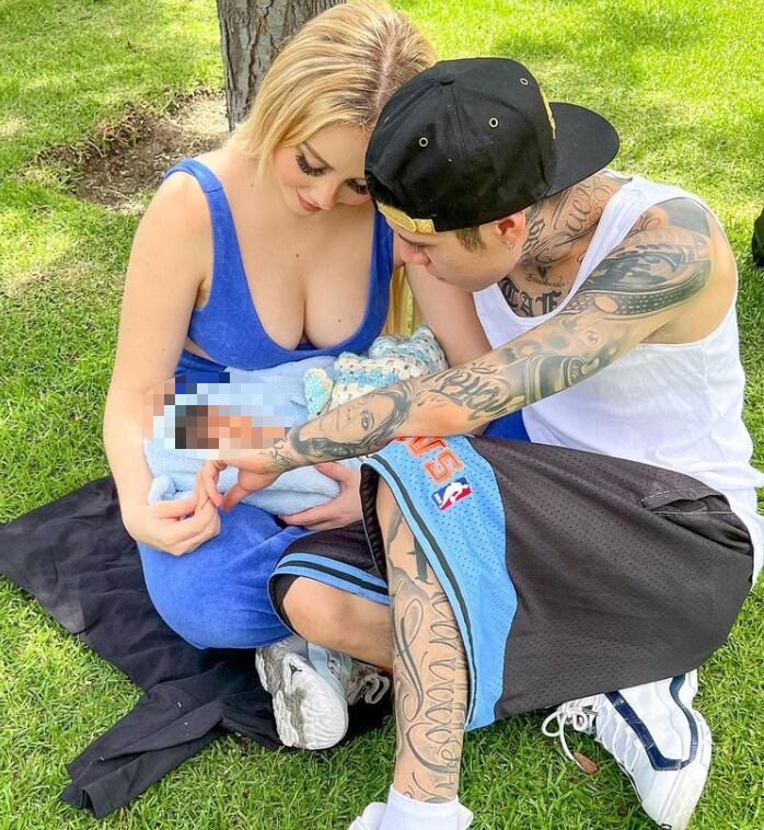 Maya Nazor y Santa Fe Klan con su hijo