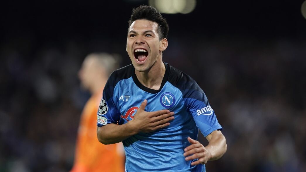 Chucky Lozano festeja gol con el Napoli