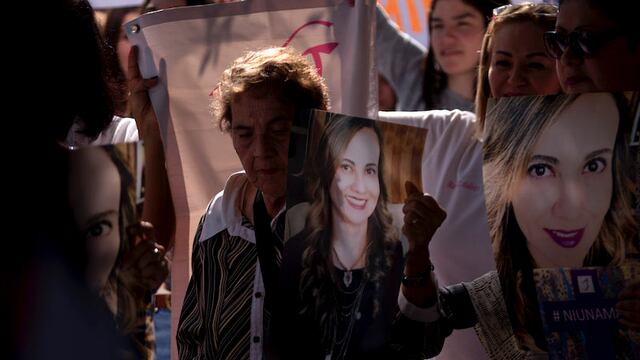 Hija de Abril Pérez manda mensaje a Twitter para recordar a su madre y comparte fotos de agresión