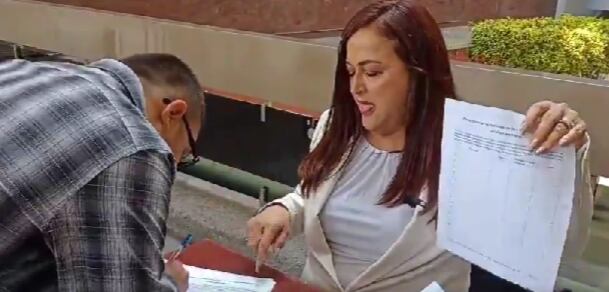 Susana Prieto busca firmas de apoyo a la jornada laboral de 40 horas