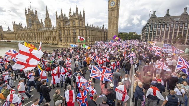Más de 100.000 personas se congregan en Londres en una marcha de extrema derecha contra la inmigración