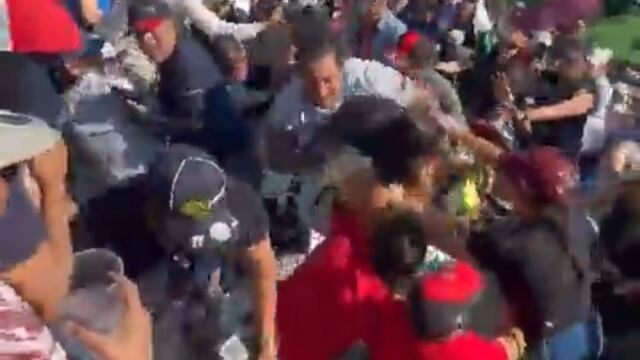 Los fans desataron una campal en las gradas del Autódromo Hermanos Rodríguez durante el Gran Premio de México.