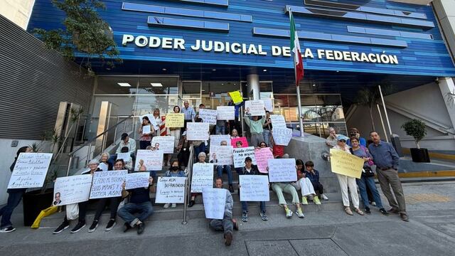 A casi 10 años, adultos mayores exigen justicia por fraude de 7 mil 500 mdp