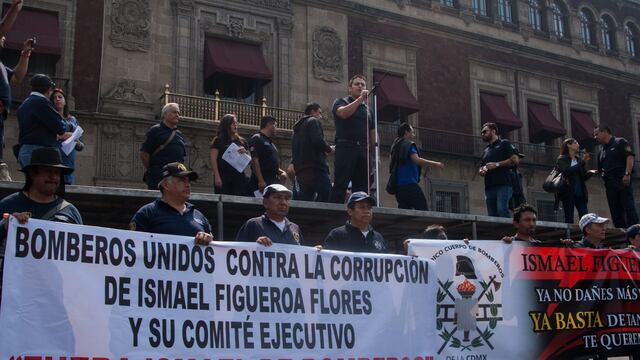 El cuerpo de Bomberos se manifestaron contra el líder sindical Ismael Figueroa.
