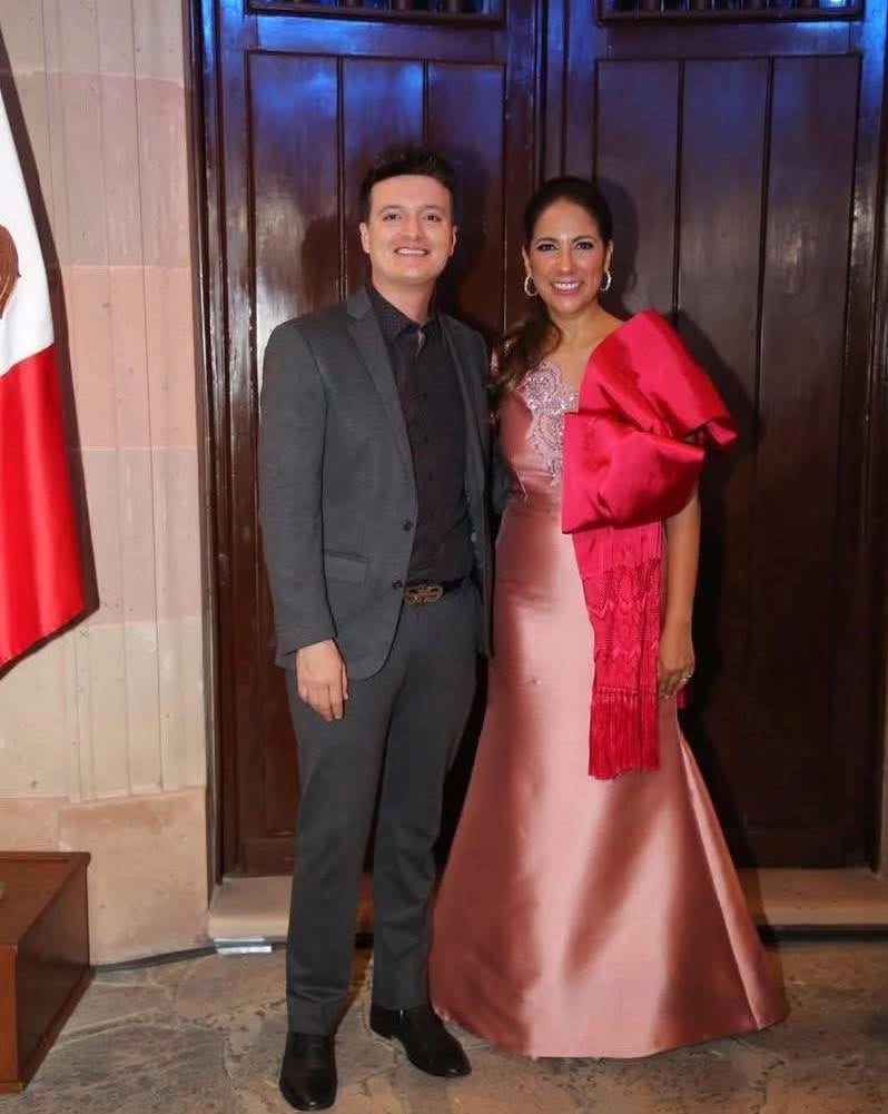 Edgar Molina, diseñador mexicano y Libia Dennise, gobernadora de Guanajuato