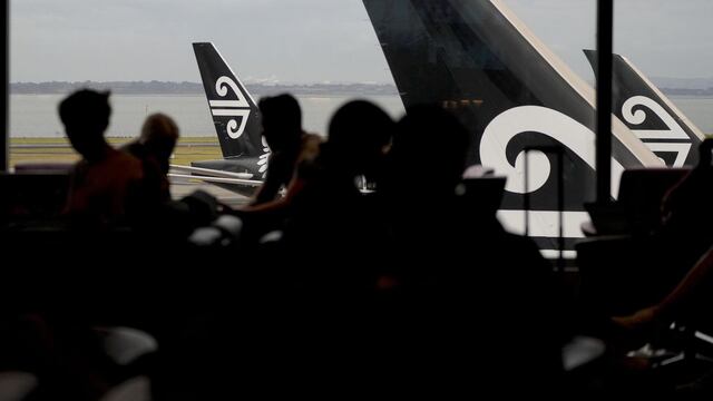 Línea aérea Air New Zealand implementa la medida de pesar pasajeros