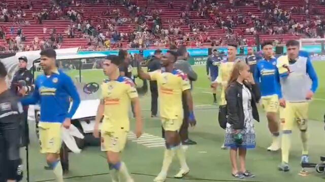 Julián Quiñones les dice "hijos" a los fans de Chivas