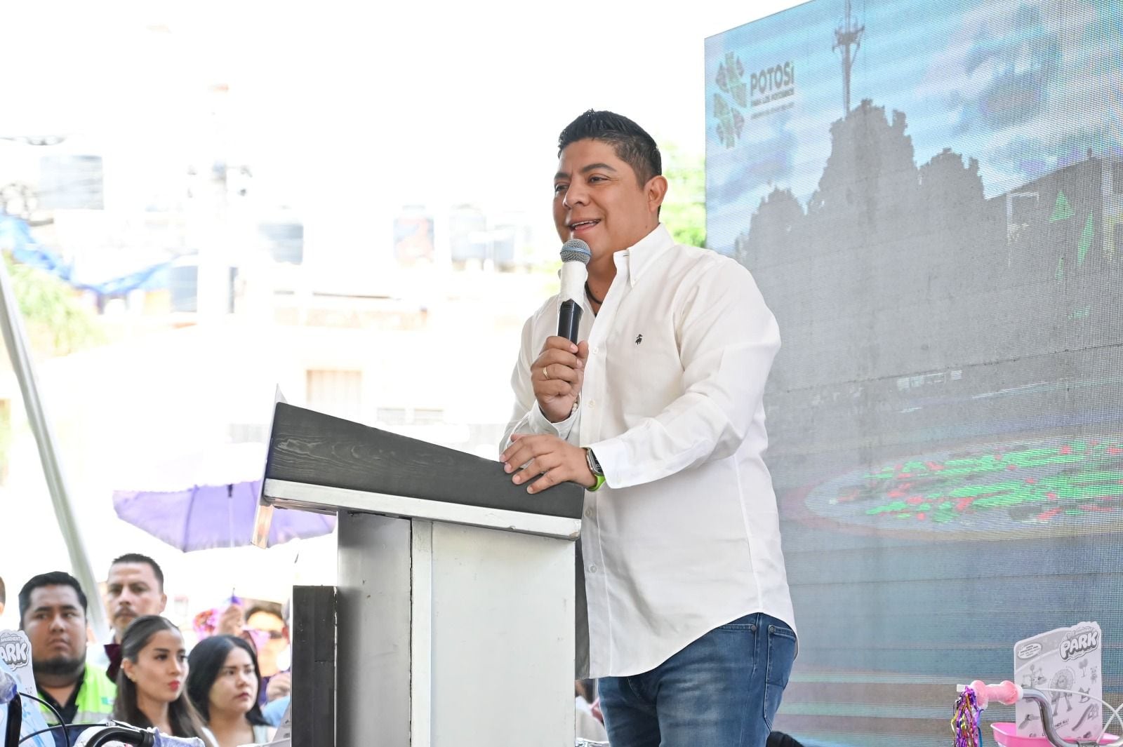 Ricardo Gallardo cumple a familias de San Luis Potosí con reconstrucción de Plaza las Águilas