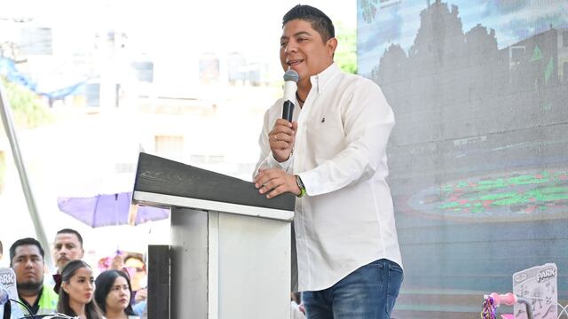 Ricardo Gallardo cumple a familias de San Luis Potosí con reconstrucción de Plaza las Águilas