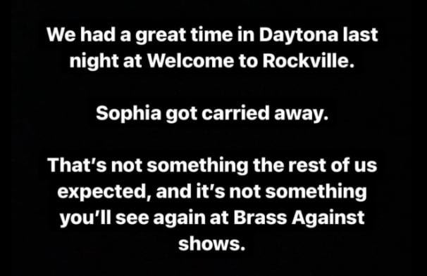 Comunicado de Brass Against por orina en fan.