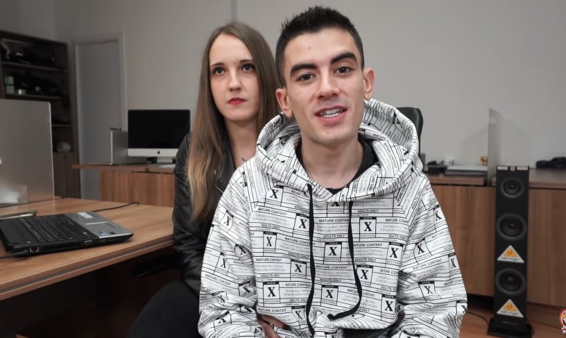 Jordi el Niño Polla y su novia Vero.