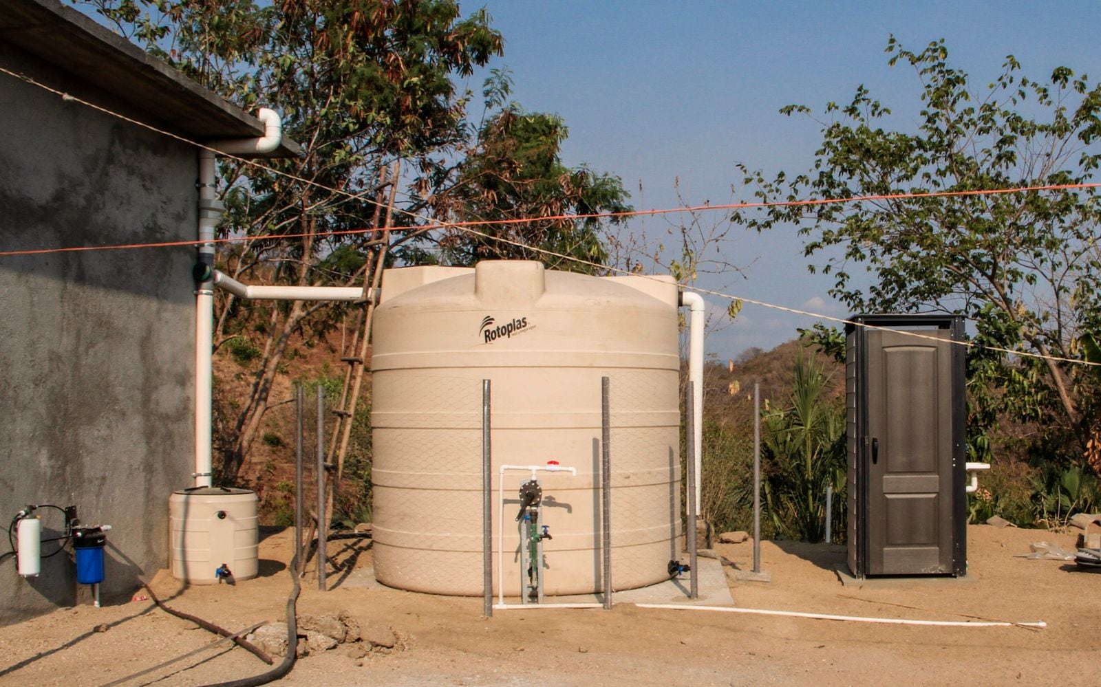 Rotoplas concluyó la Campaña Rotogotas de Ayuda con la entrega de 1,500 tinacos en el país