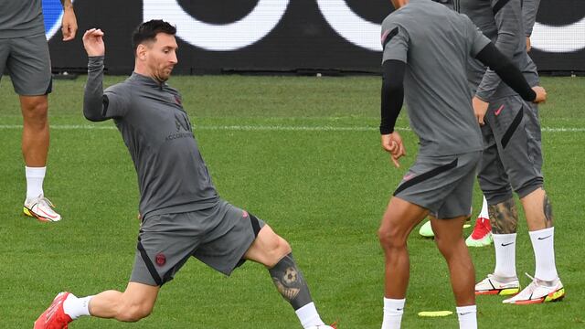 Lionel Messi en un entrenamiento previo a su debut en la Champions con el PSG