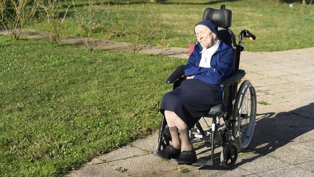 Monja de 117 años se recupera del Covid-19