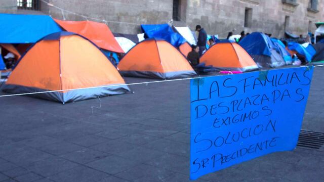 Plantón de personas desplazadas afuera de Palacio Nacional