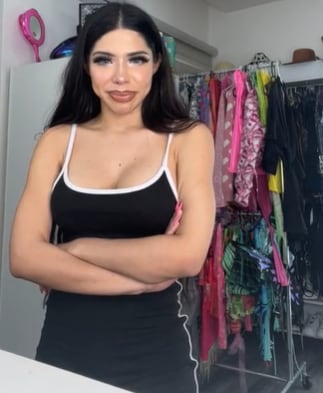 Yeri Mua responde a Brian Villegas en Facebook Live