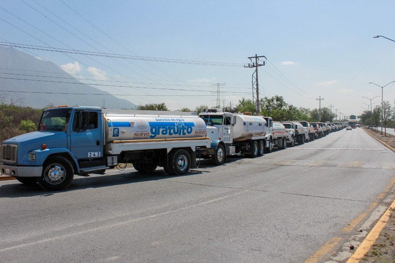 Nuevo León envía 100 pipas al municipio de García