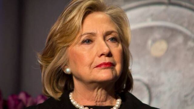 Hillary Clinton. Arriba de Trump.