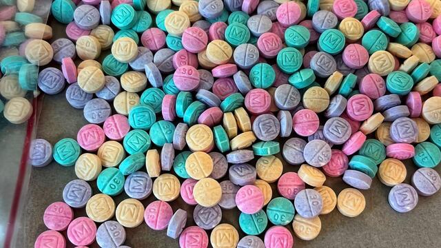 ¿Qué es el fentanilo arcoíris, el narcótico disfrazado de dulces para Halloween?