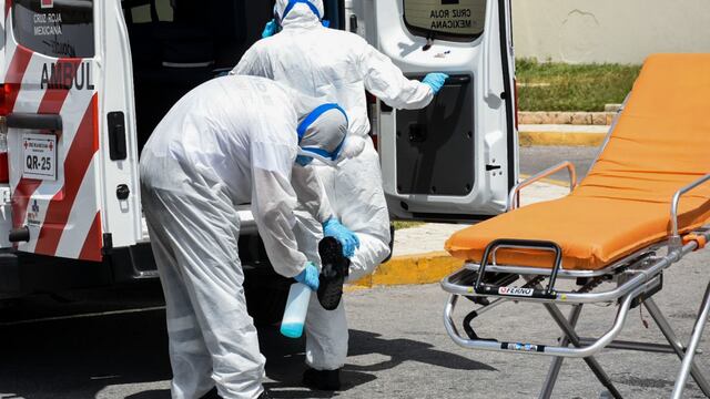 Médicos en un hospital de Quintana Roo.