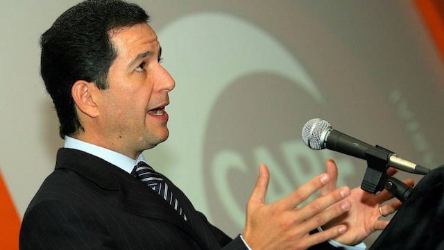 El comentarista durante una charla.