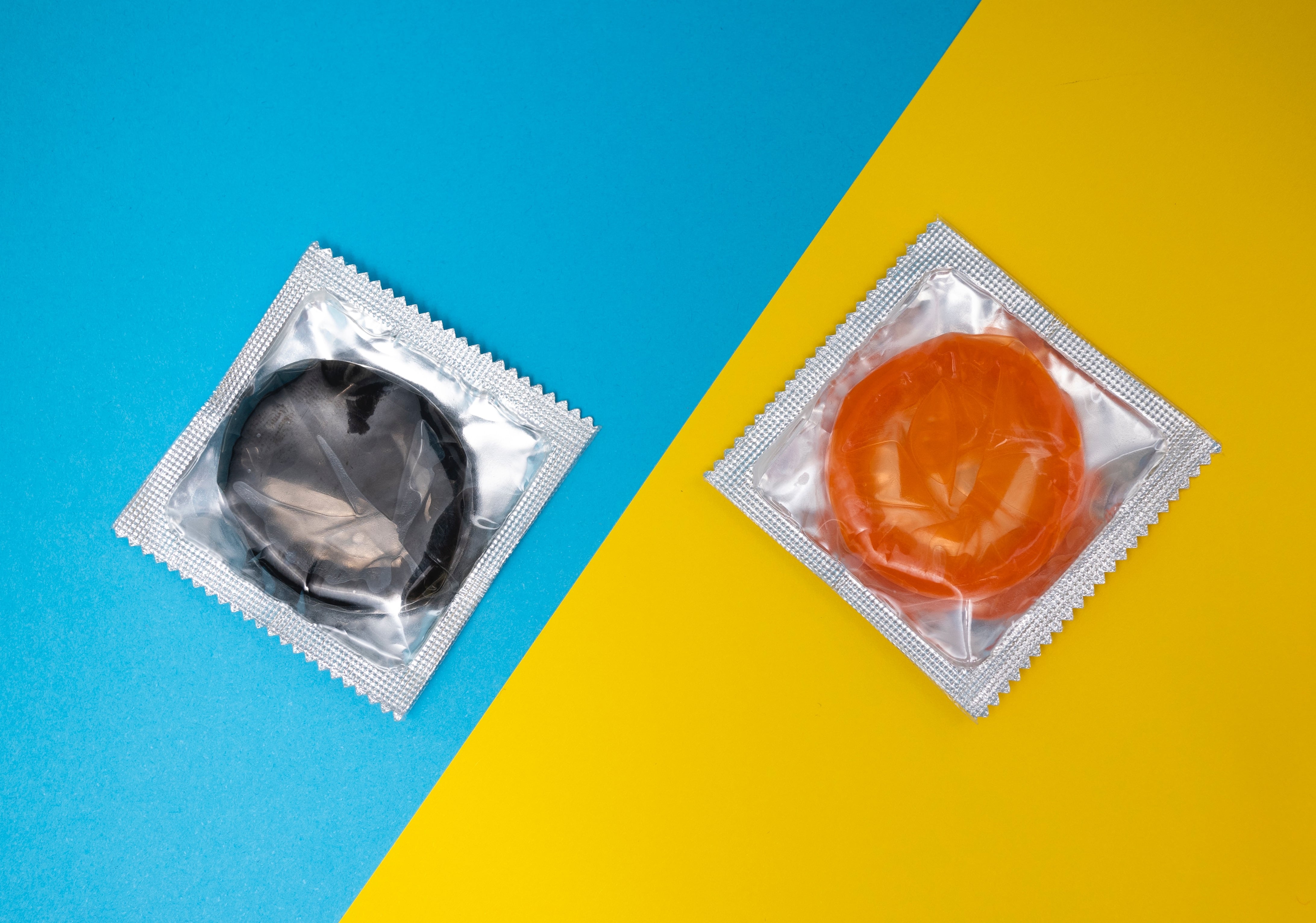 La mayoría de los condones están hechos de látex.