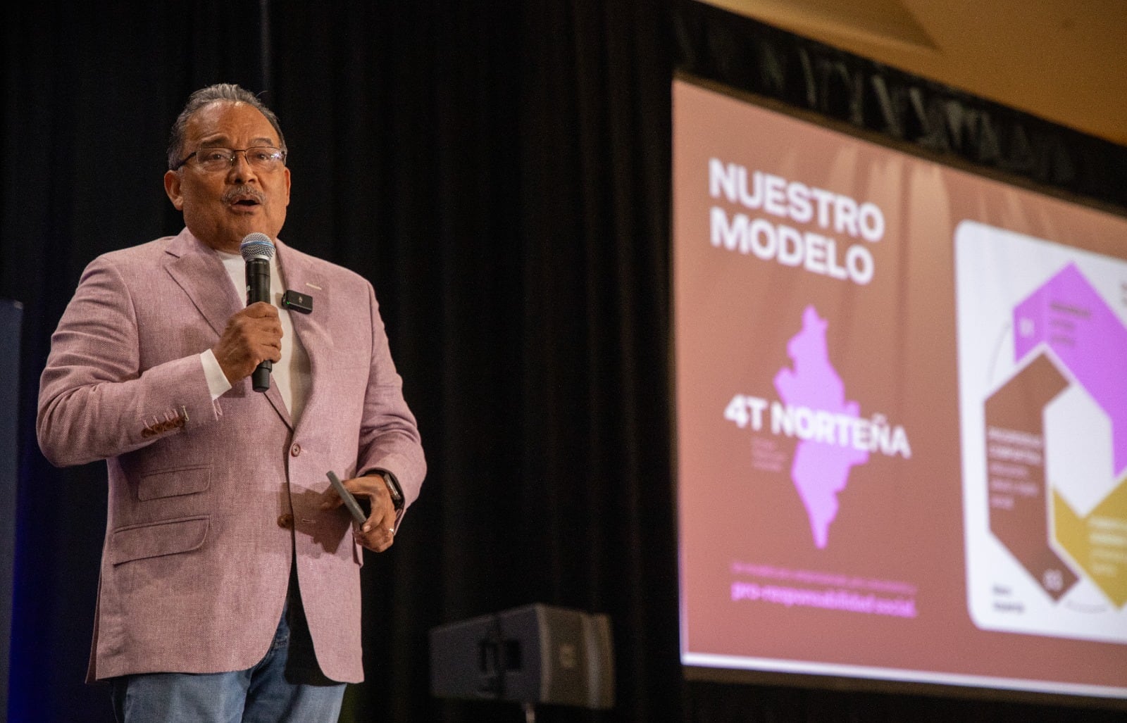 Andrés Mijes presenta la 4T Norteña como modelo de desarrollo en foro internacional.