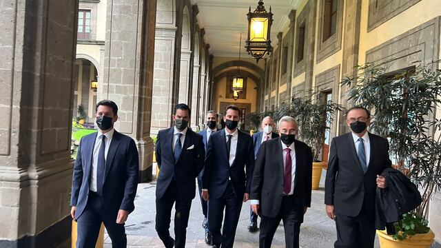 Ruben Rocha Moya y empresarios en reunión con AMLO