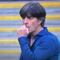 Joachim Löw es captado comiéndose un moco en pleno partido de la UEFA Euro 2021