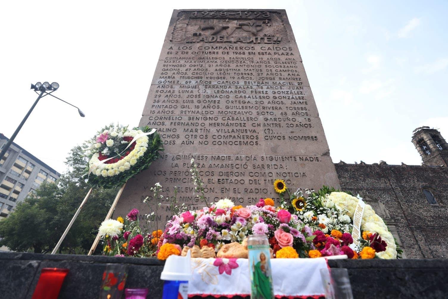Conmemoran el 55 aniversario de la matanza de Tlatelolco en la Plaza de las Tres Culturas