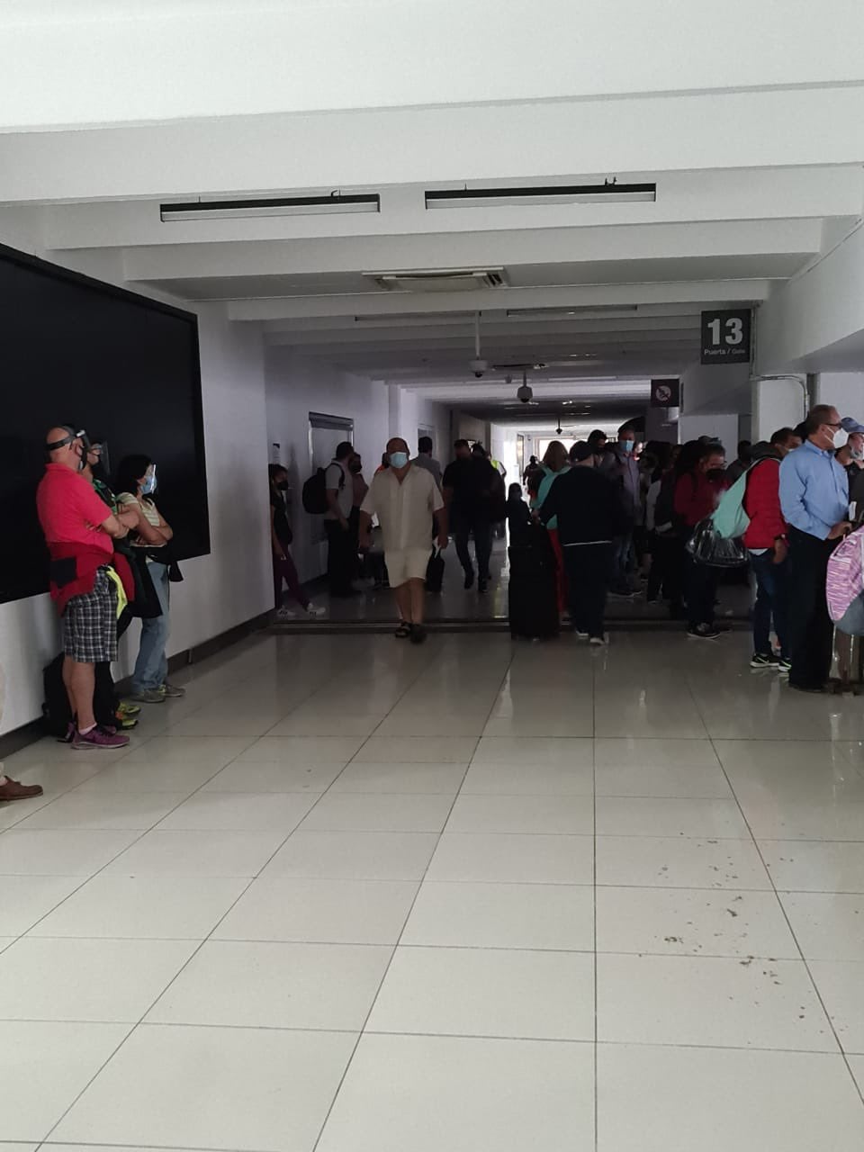 AICM en sala sin luz