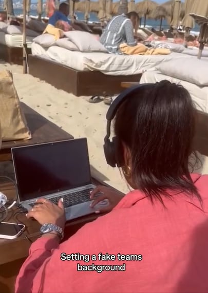 En lugar de estar en home office aprovechó para irse a la playa