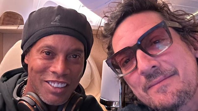 Ronaldinho y León Larregui