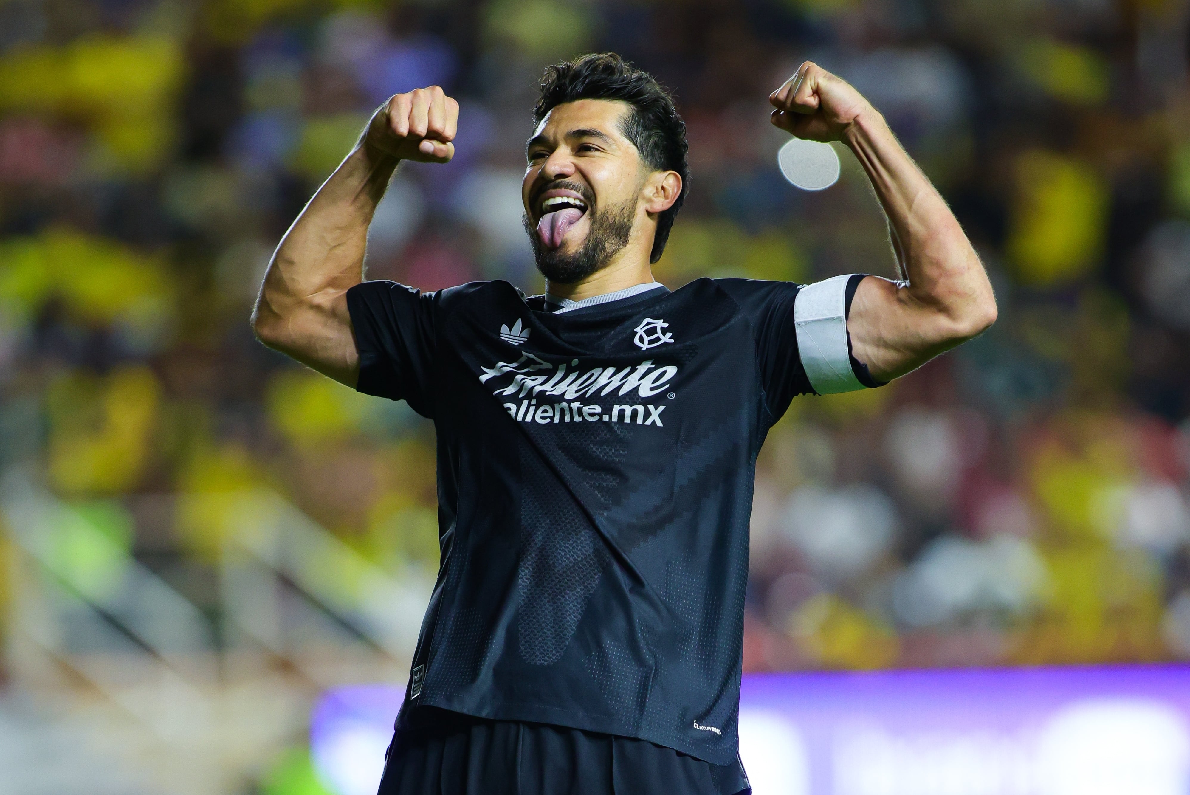 Henry Martín le dio una nueva victoria al América luego de meter doblete ante Necaxa