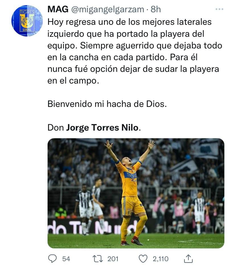 Aficionados de Tigres reconocen a Jorge Torres Nilo, quien regresa al Estadio Universitario como jugador de Toluca.