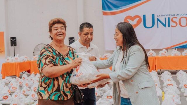 Entregan despensas en Santa Catarina