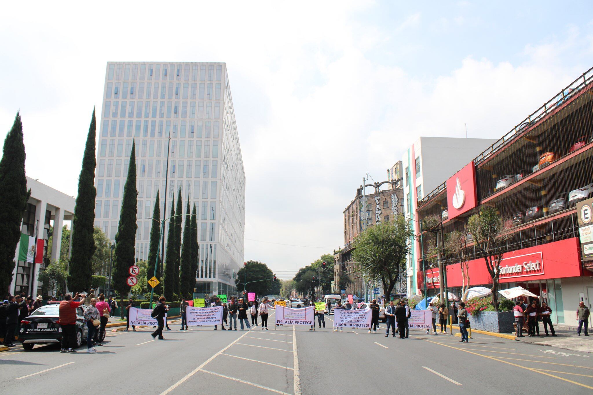 Familia de Berenice Giles Protesta en CDMX por Suspensión de Audiencia Clave en Caso Axe Ceremonia