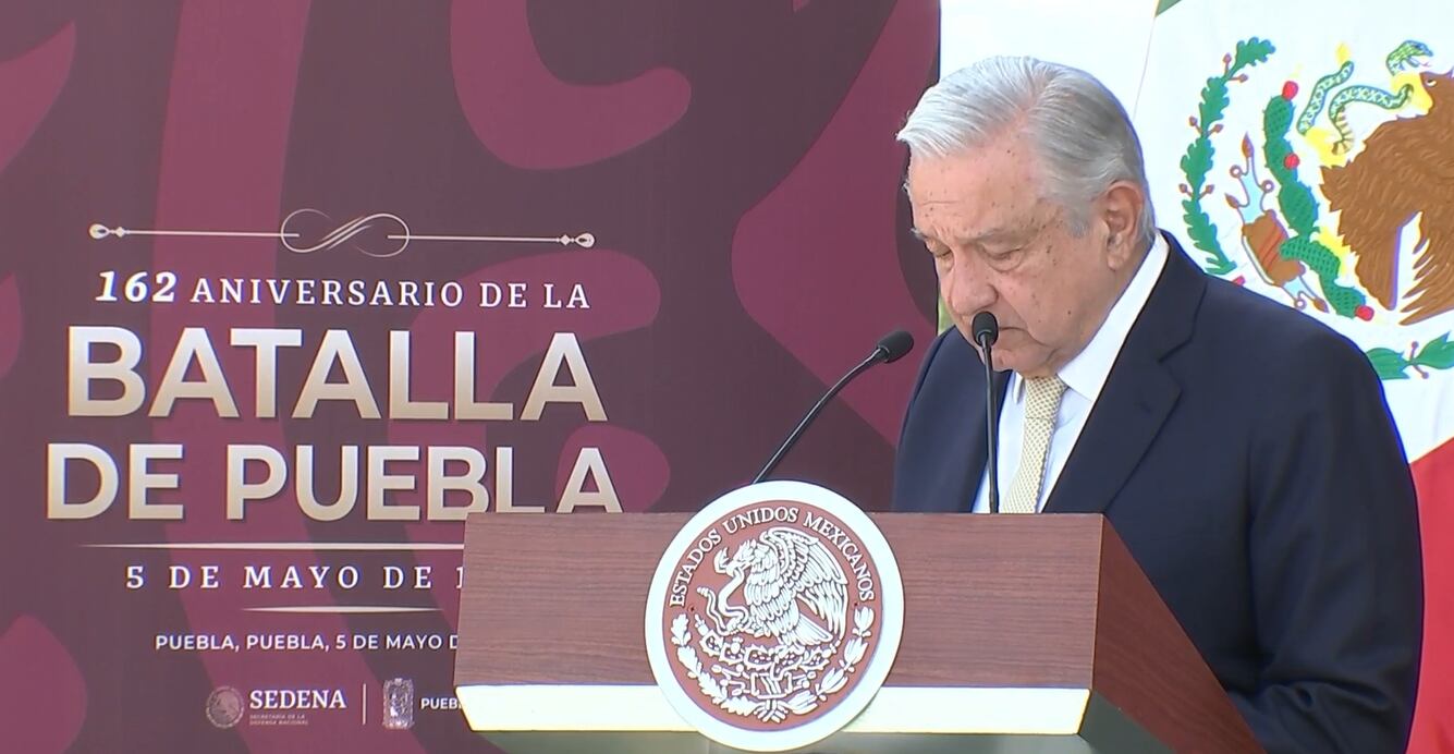 AMLO durante Desfile Cívico Militar de Puebla