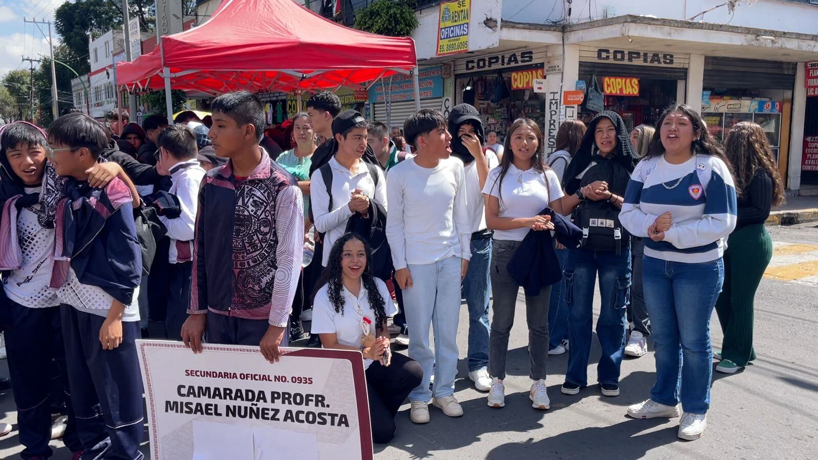Germán Rufino Contreras encabeza protesta contra gobierno actual de Ecatepec con alumnos de secundaria y preparatoria