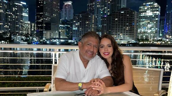 Juan Osorio inspira el nuevo tatuaje de su novia Eva Daniela; ¿se tatuó la cara del productor?