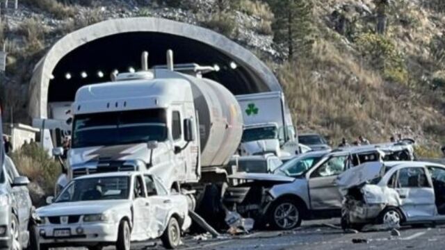 Choque en carretera de Coahuila deja cinco muertos y quince lesionados